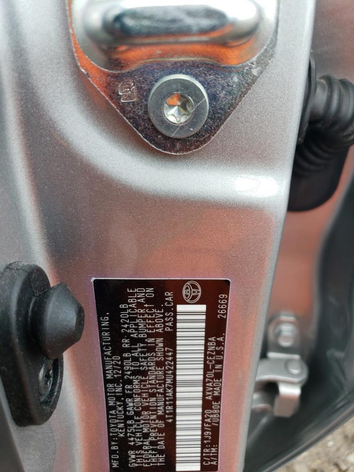 Toyota Camry le 2021