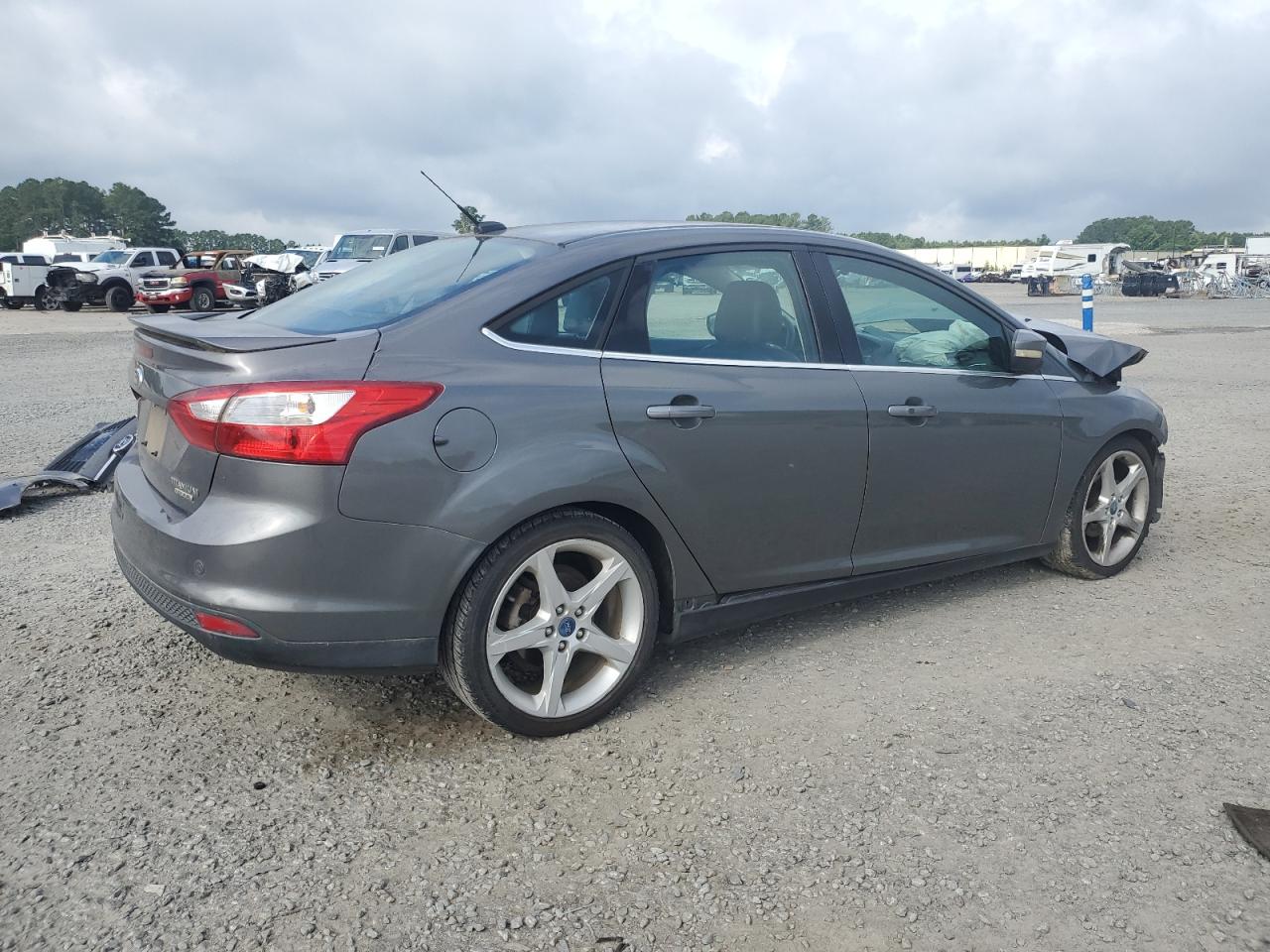 FORD FOCUS TITANIUM