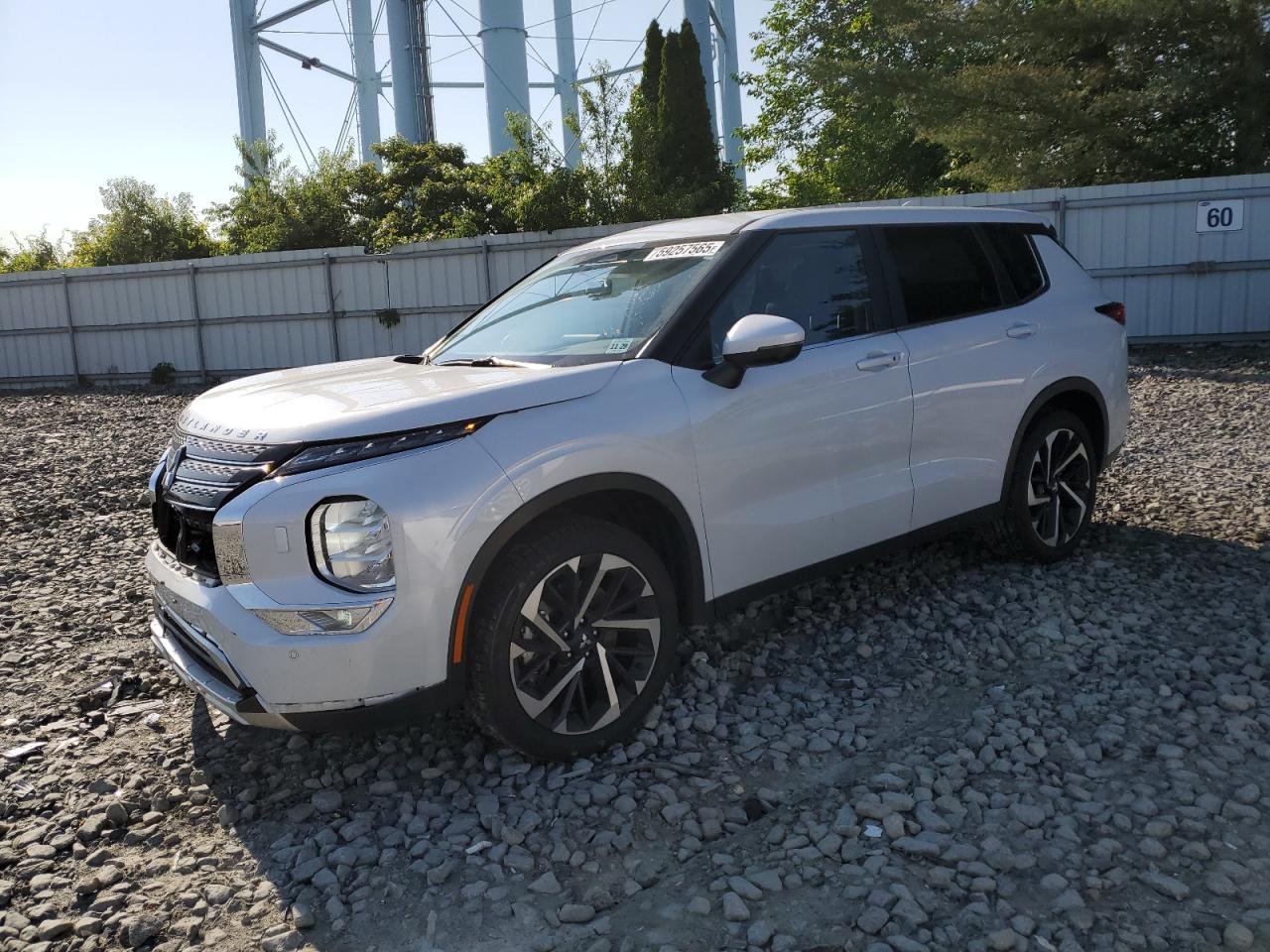 MITSUBISHI OUTLANDER SE