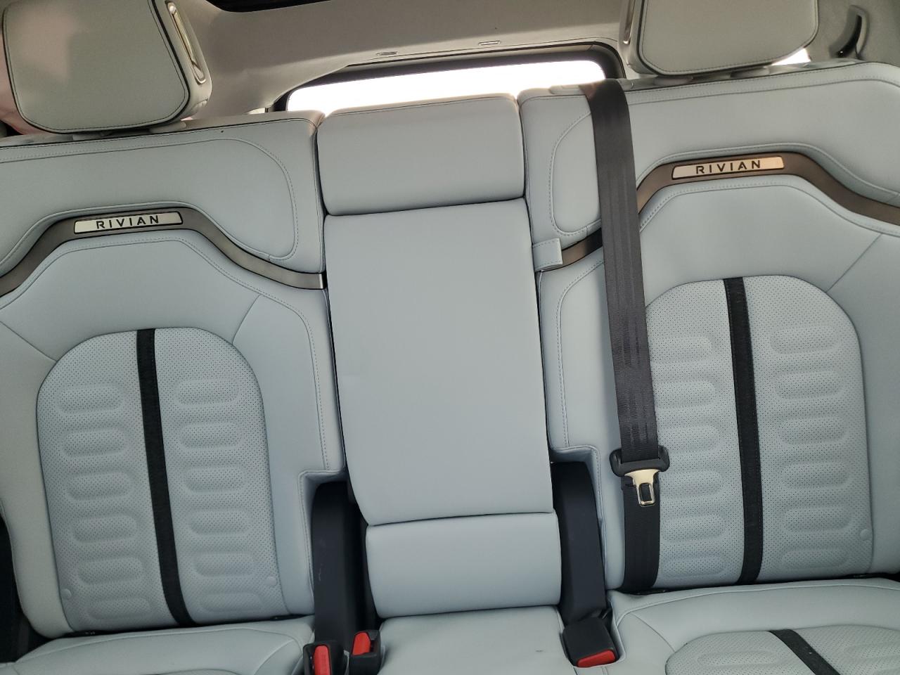 RIVIAN R1S ADVENTURE