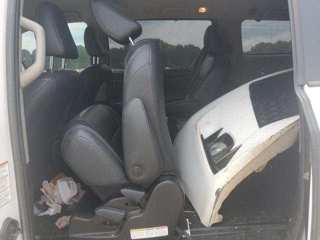 2018 TOYOTA SIENNA SE 5TDXZ3DC0JS930571