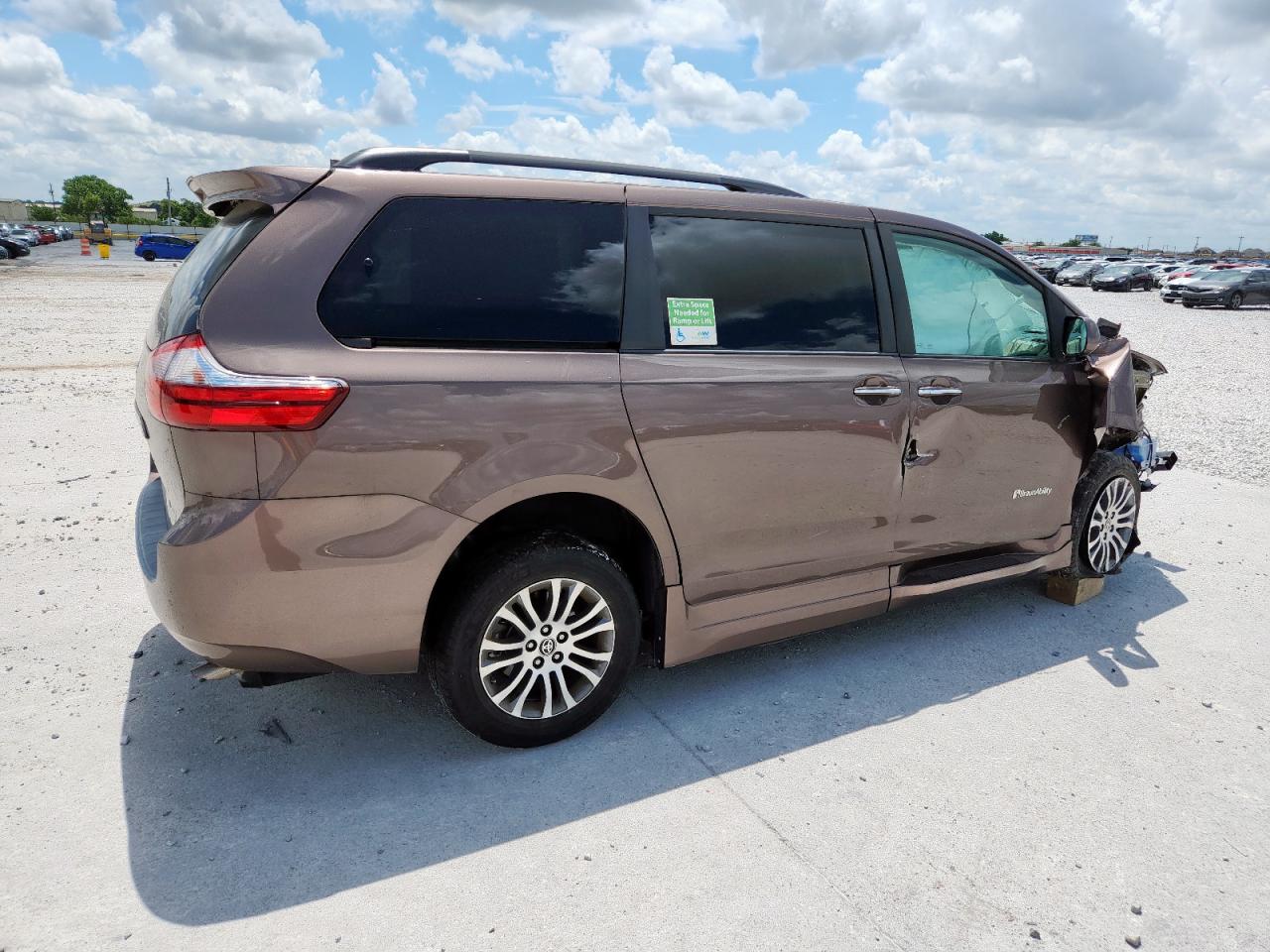TOYOTA SIENNA XLE