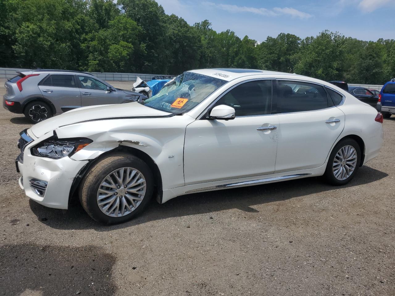 INFINITI Q70 3.7