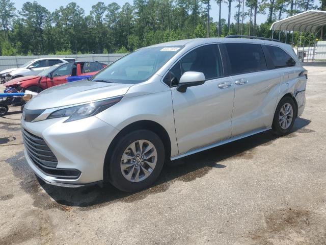 TOYOTA SIENNA LE