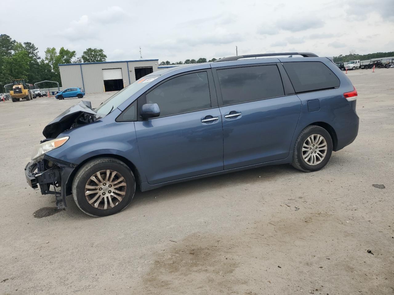 TOYOTA SIENNA XLE