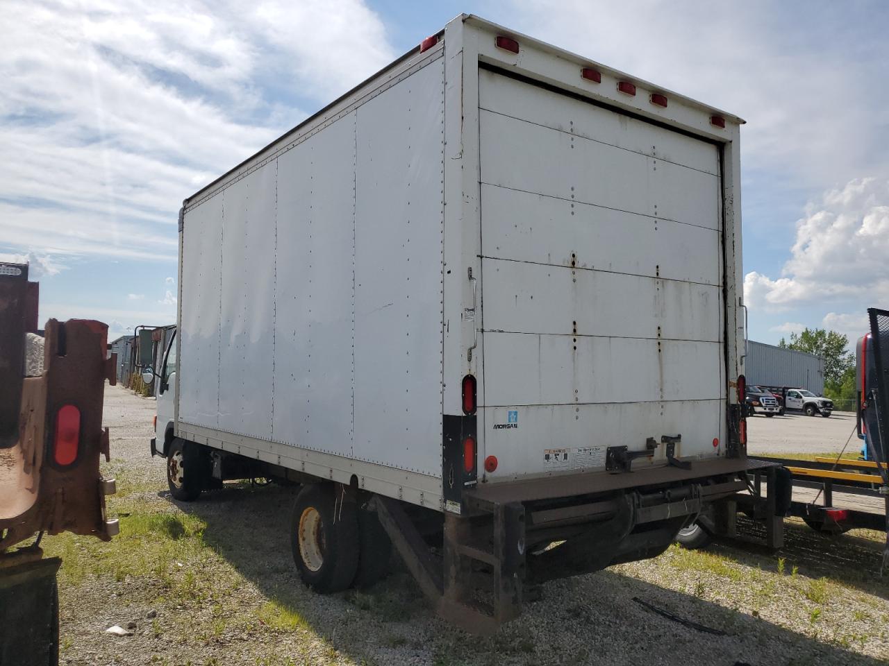 Lot #3274167280 2004 ISUZU NPR