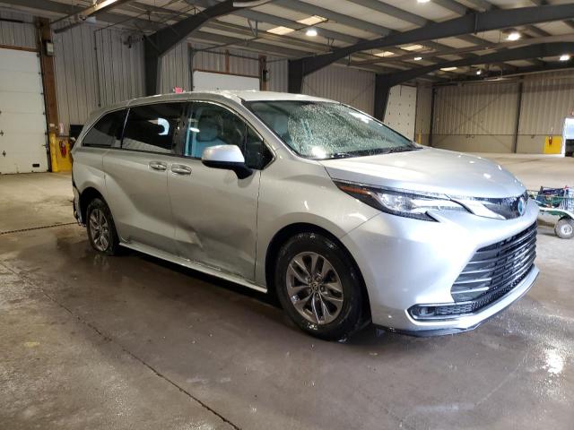 2022 TOYOTA SIENNA LE 5TDKRKEC2NS090169