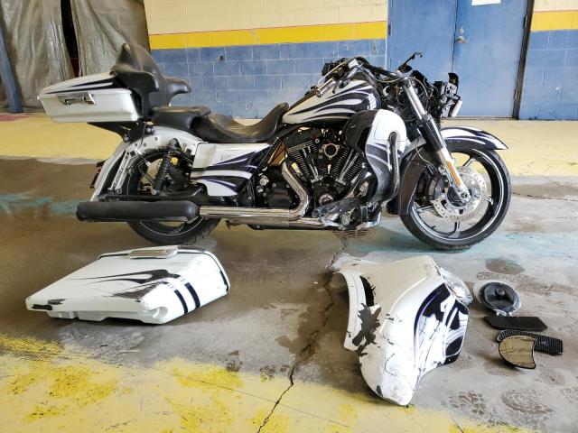 HARLEY-DAVIDSON FLHXSE CVO 2016 white  gas 1HD1PXN14GB961482 photo #1