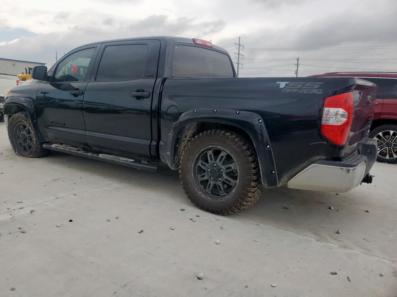 TOYOTA TUNDRA CREWMAX SR5