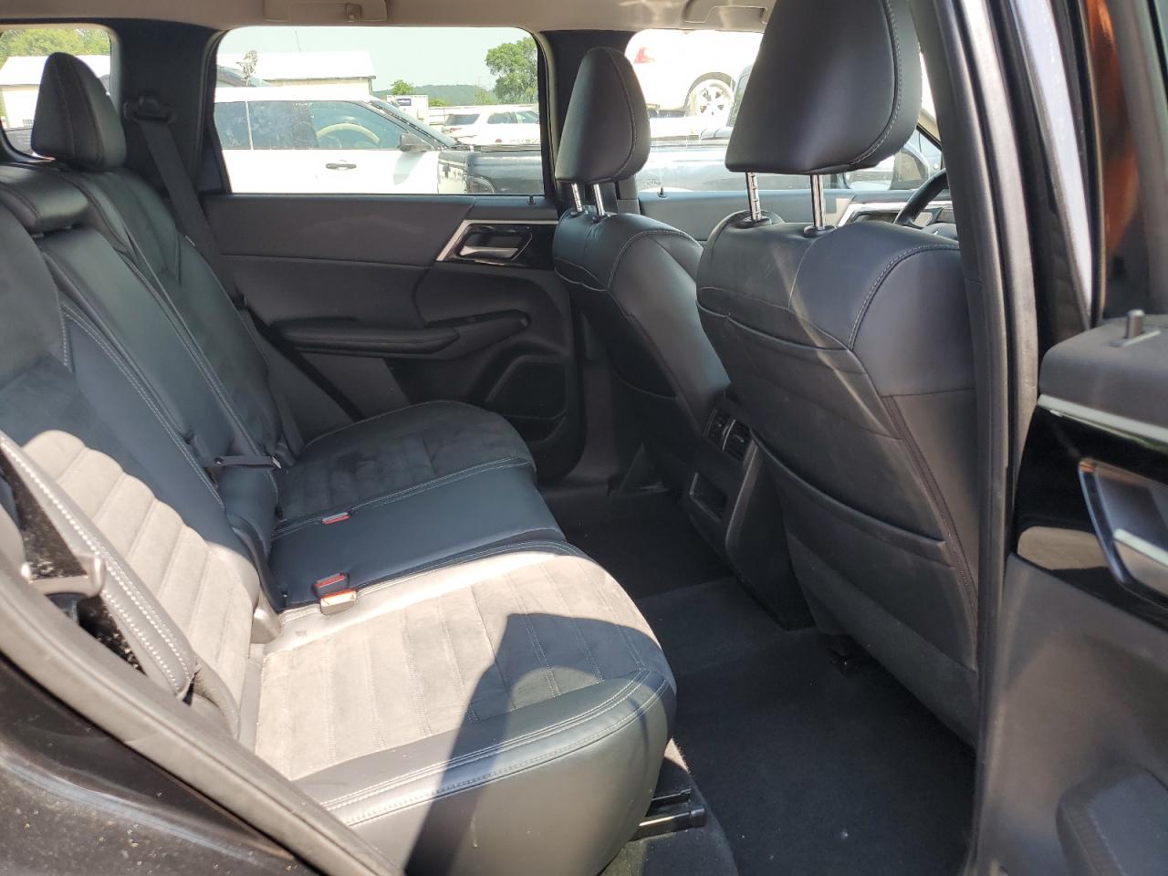 MITSUBISHI OUTLANDER SE