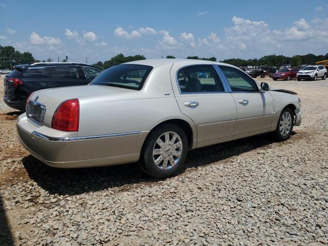 LINCOLN TOWN CAR U 2004 cream  gas 1LNHM83W74Y644409 photo #4