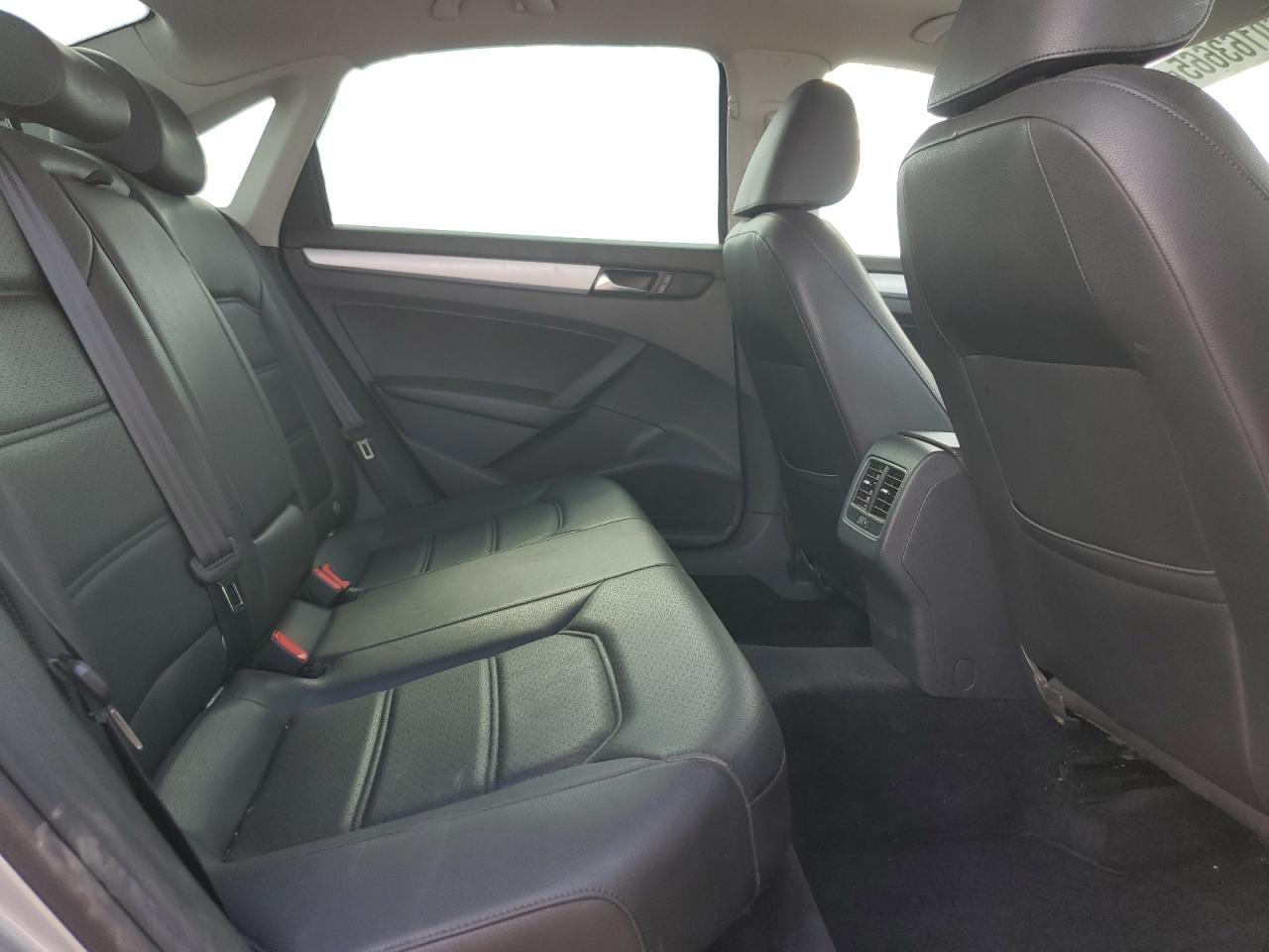 VOLKSWAGEN PASSAT SE