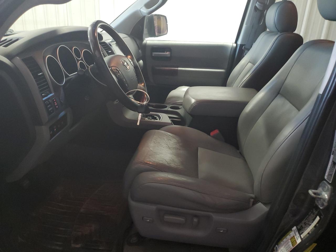 TOYOTA SEQUOIA PLATINUM