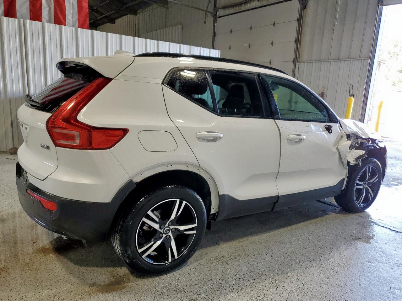 VOLVO XC40 CORE
