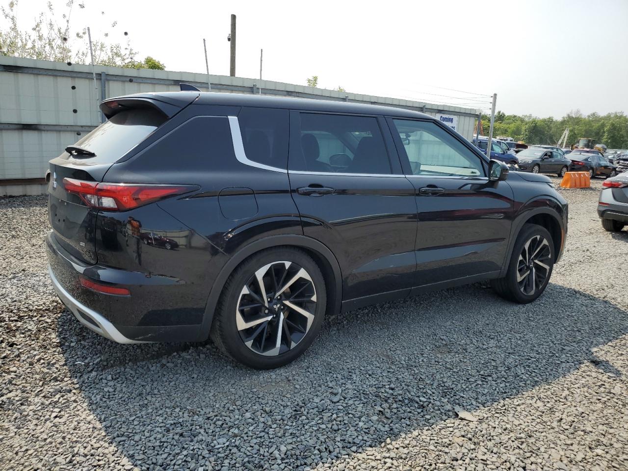 MITSUBISHI OUTLANDER SE