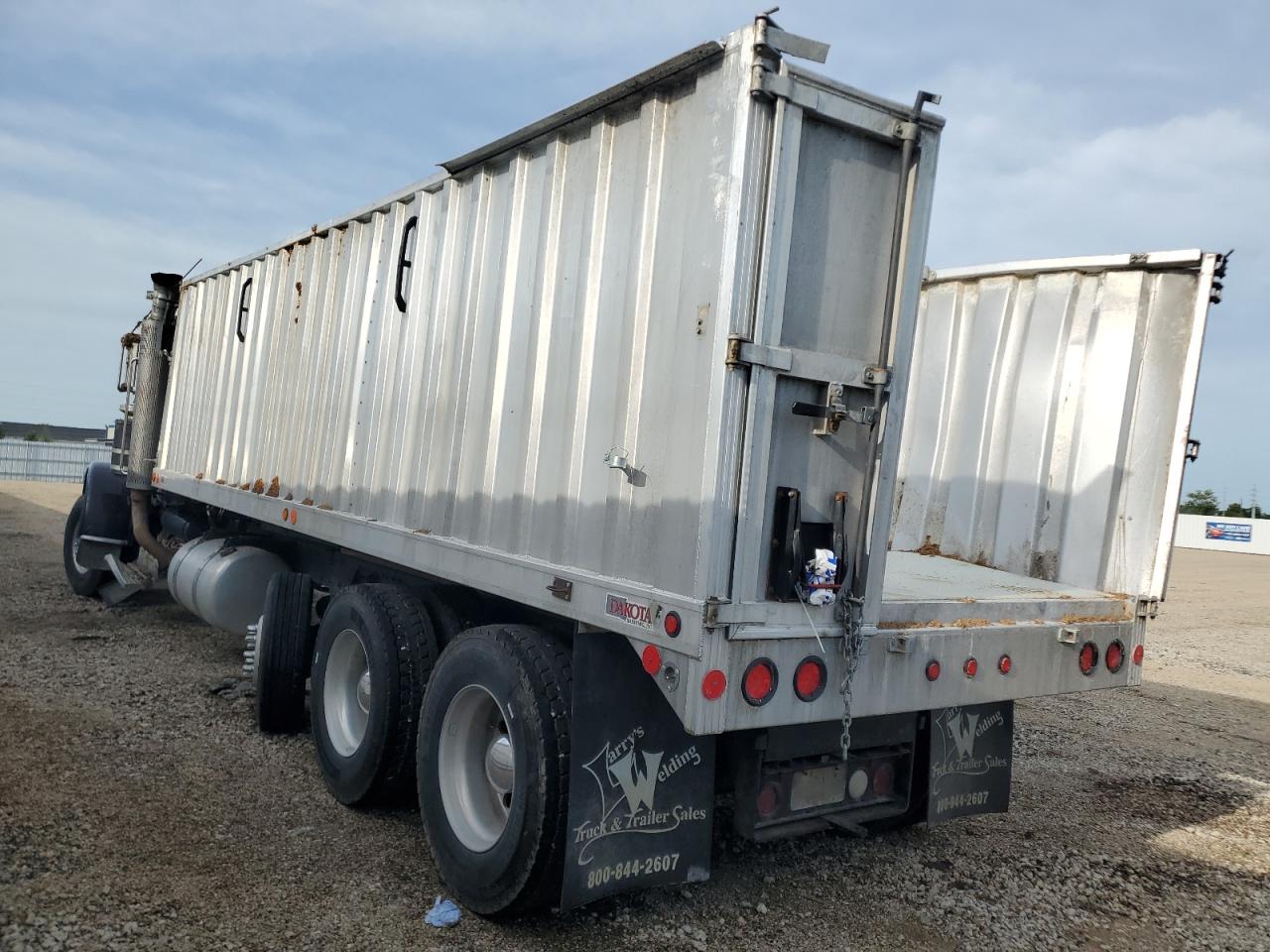 Lot #3305926214 2008 PETERBILT 388