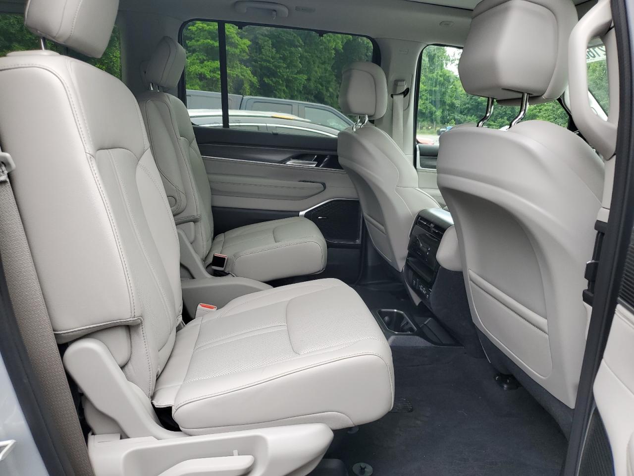 JEEP WAGONEER SERIES II