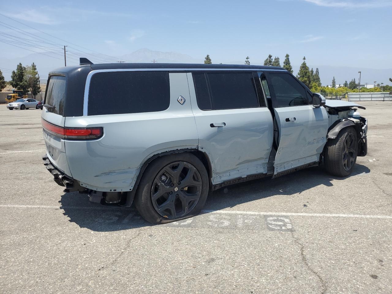 RIVIAN R1S ADVENTURE