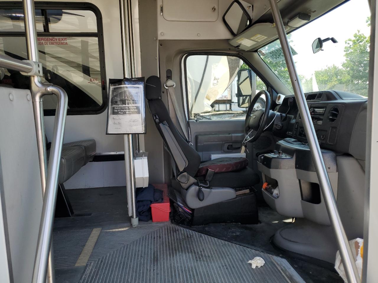 FORD ECONOLINE E450 SUPER DUTY CUTAWAY VAN