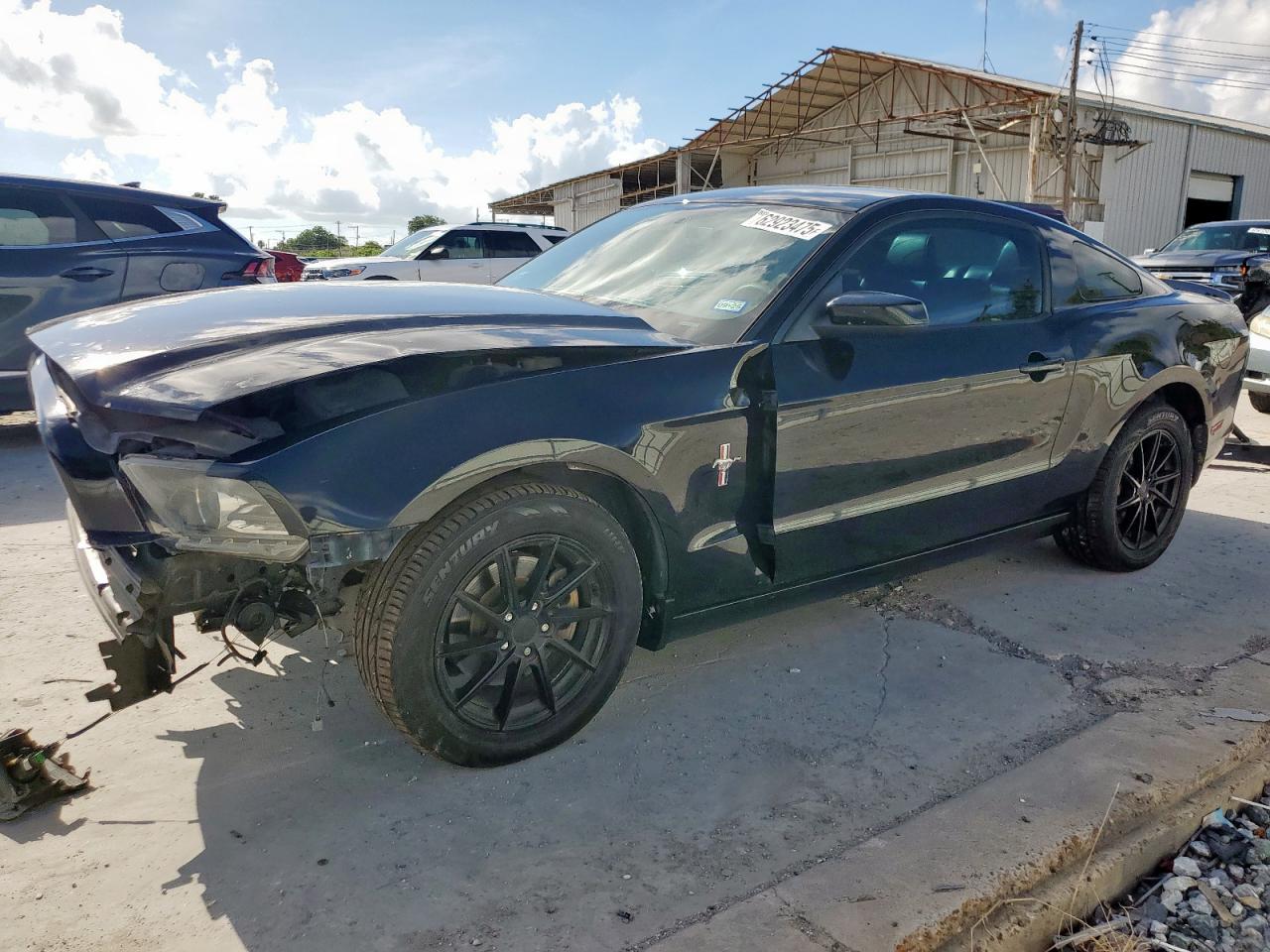 FORD MUSTANG