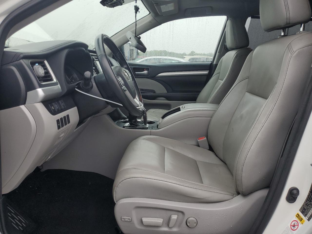 TOYOTA HIGHLANDER SE