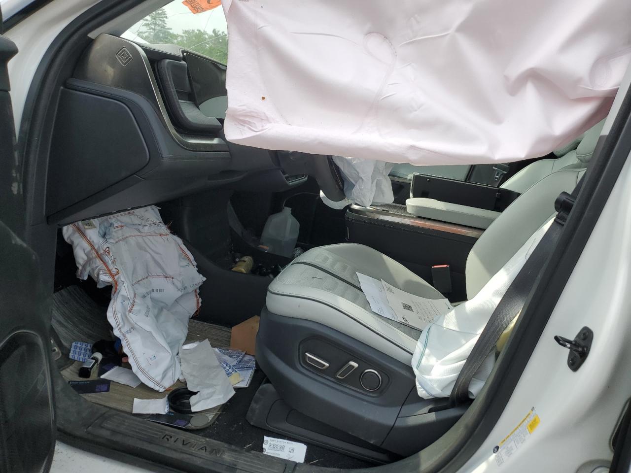 RIVIAN R1S ADVENTURE