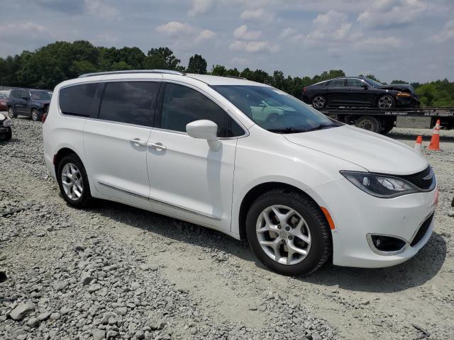 Vin: 2c4rc1eg2hr833620, lot: 57954605, chrysler pacifica touring l plus 20174