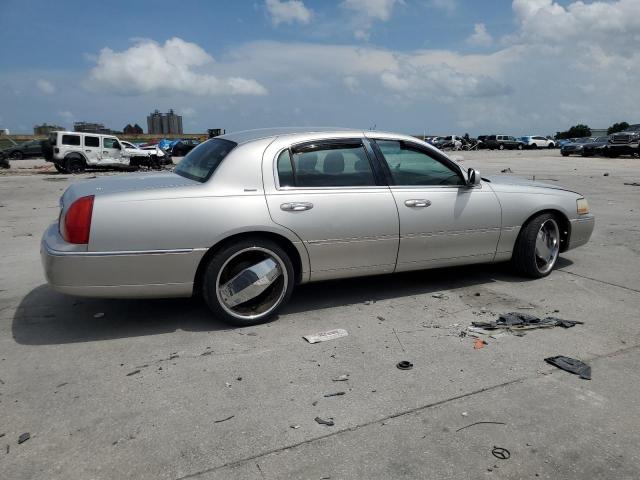 LINCOLN TOWN CAR U 2004 silver sedan 4d gas 1LNHM83WX4Y669062 photo #4