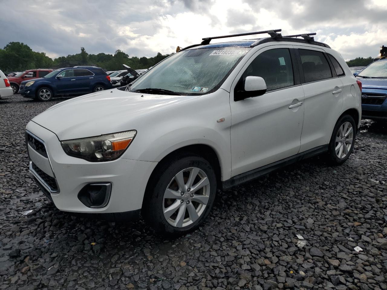 MITSUBISHI OUTLANDER SE