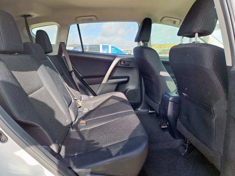 2018 TOYOTA RAV4 LE - JTMZFREV0JJ740772