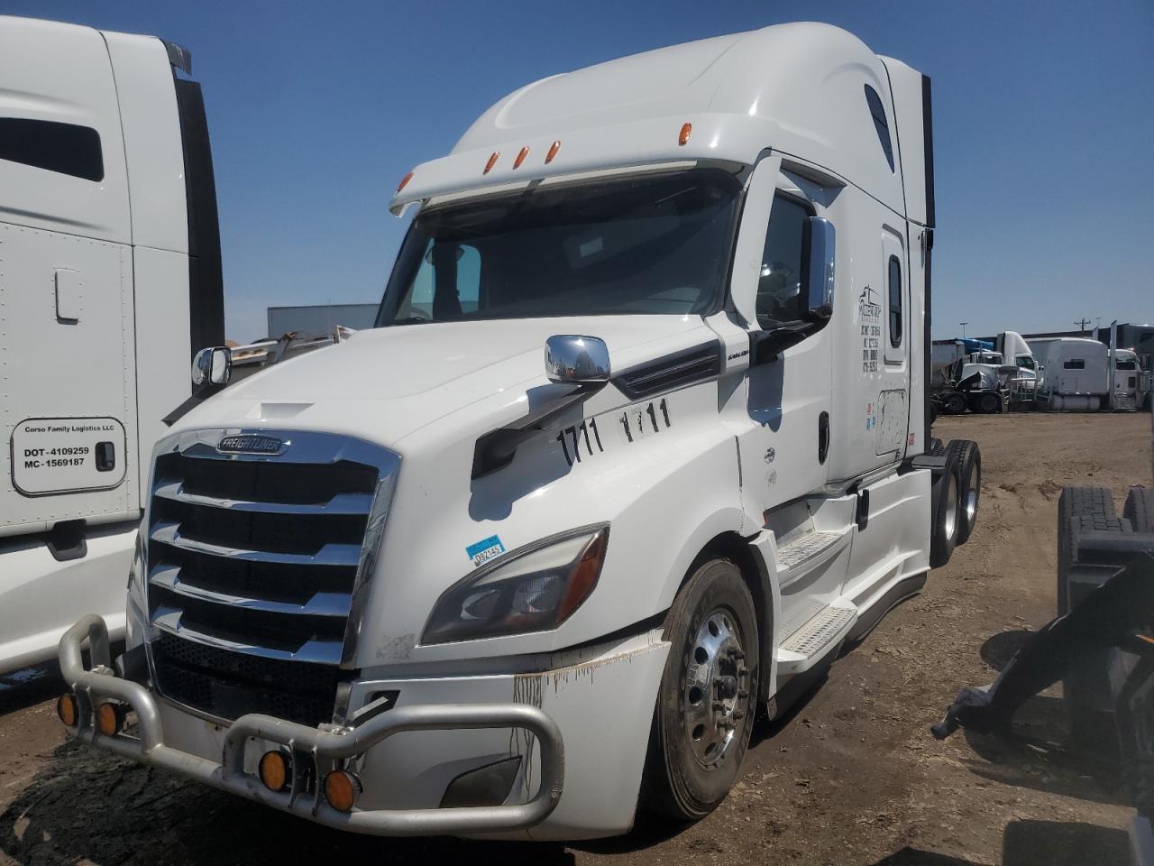Lot #3313447932 2020 FREIGHTLINER CASCADIA 126