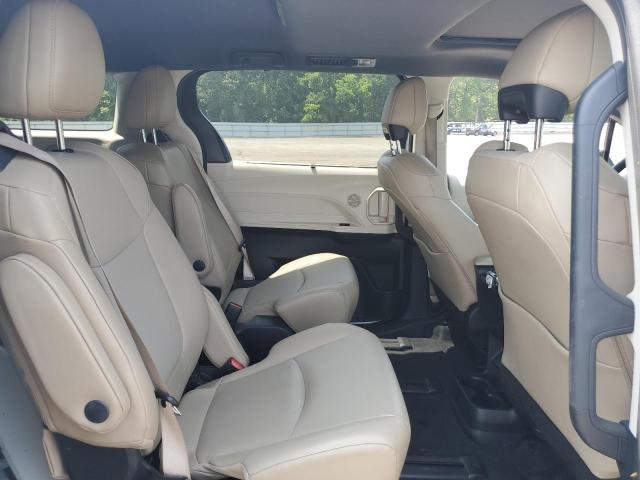 2024 TOYOTA SIENNA XLE - 5TDJSKFCXRS150185