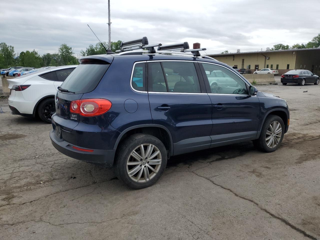 Volkswagen Tiguan s 2011