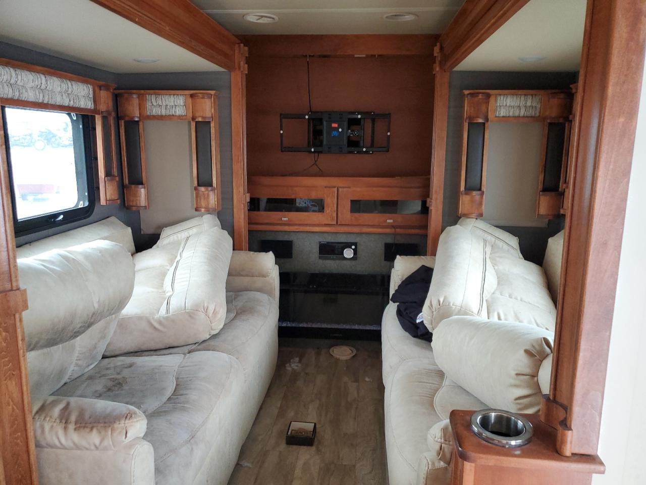 Lot #3270020033 2020 VANLEIGHRV VILANO