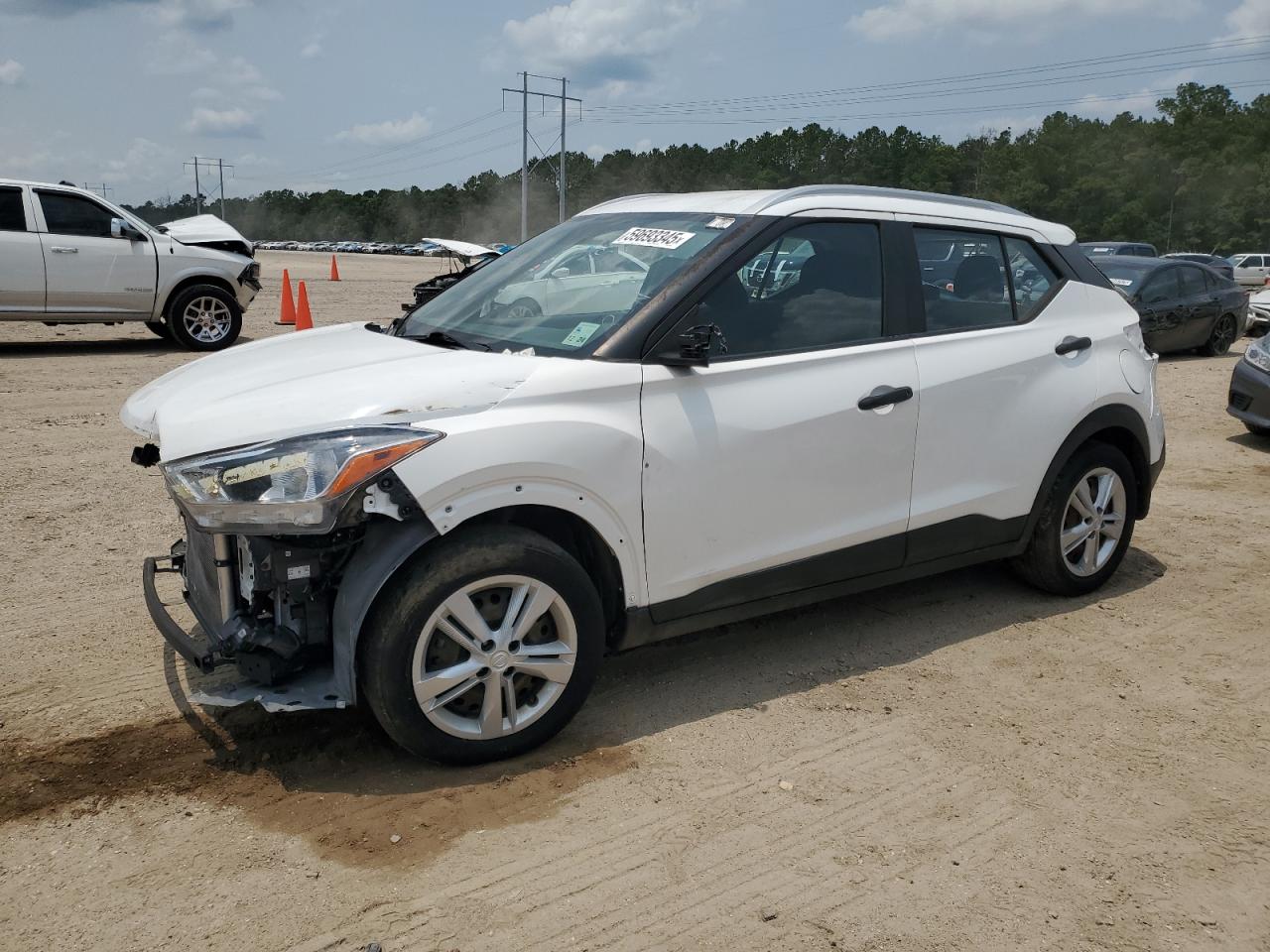  Salvage Nissan Kicks