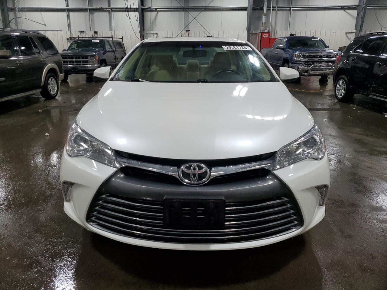 Toyota Camry le 2017