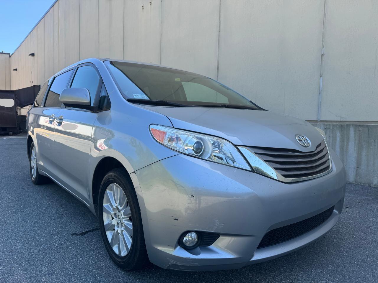 TOYOTA SIENNA XLE