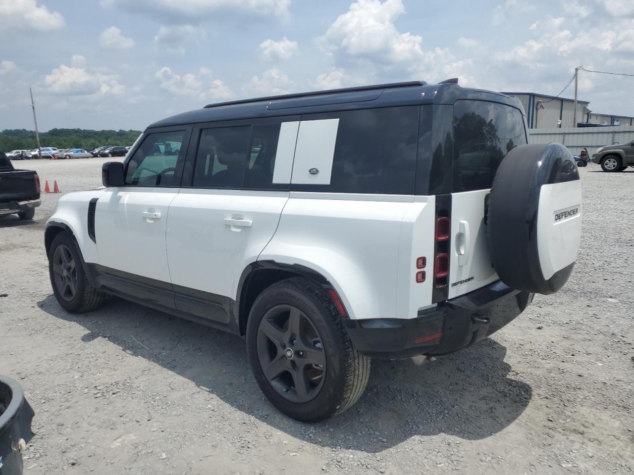 LAND ROVER DEFENDER 110 X-DYNAMIC SE