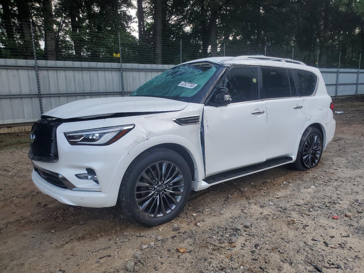 INFINITI QX80 LUXE