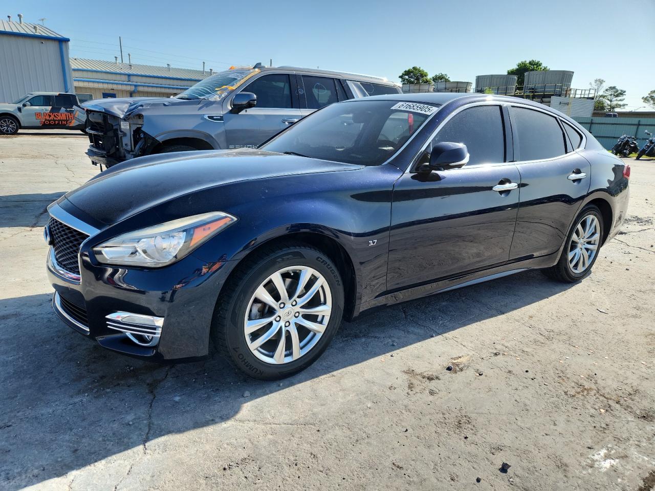 INFINITI Q70 3.7