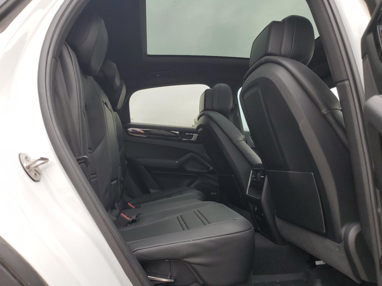 PORSCHE CAYENNE COUPE