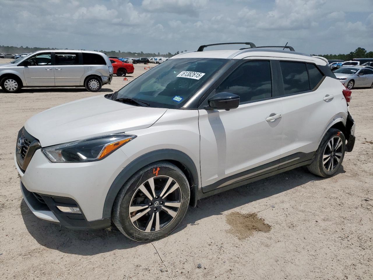  Salvage Nissan Kicks