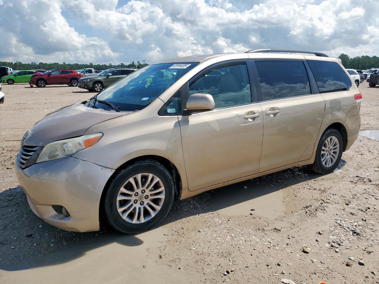 TOYOTA SIENNA XLE
