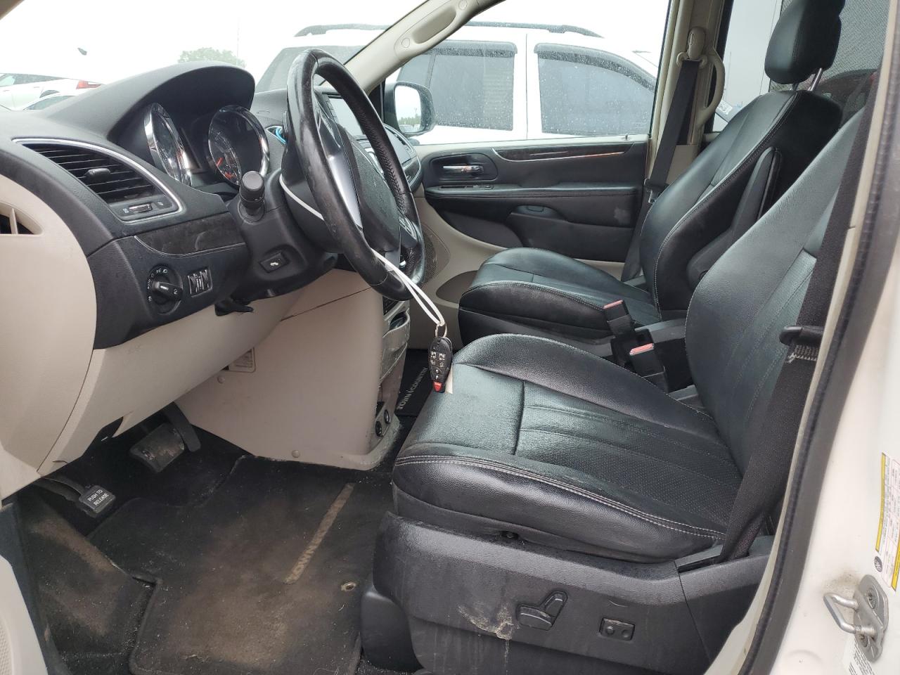 CHRYSLER TOWN & COUNTRY TOURING L