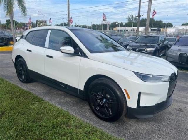 BMW IX XDRIVE5