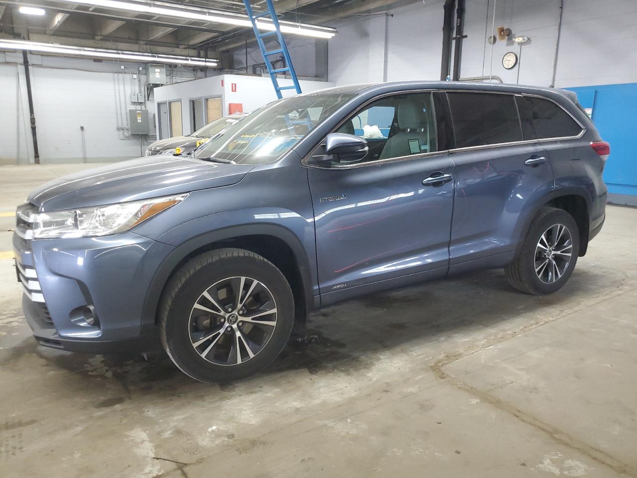 TOYOTA HIGHLANDER HYBRID