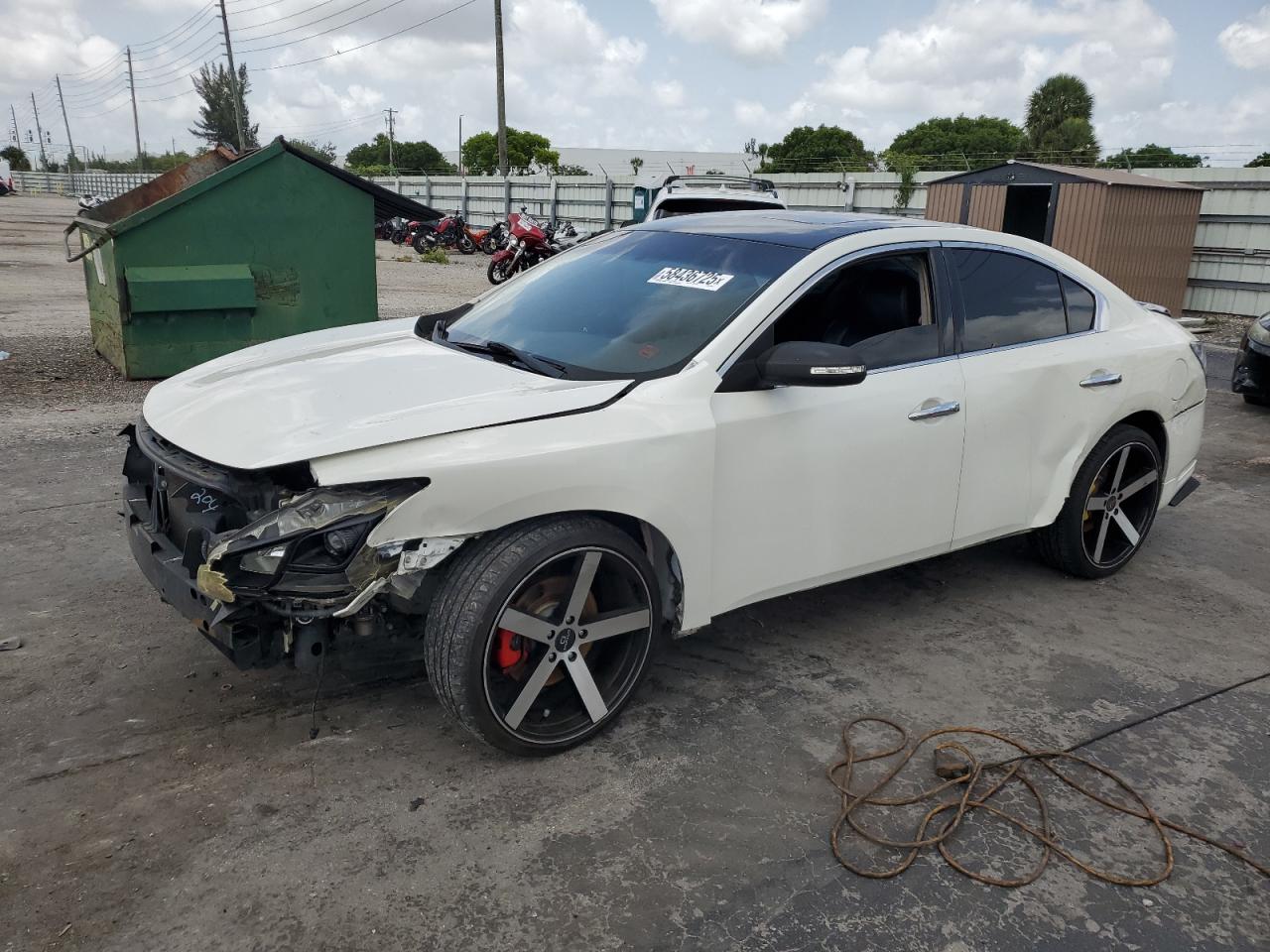 NISSAN MAXIMA S