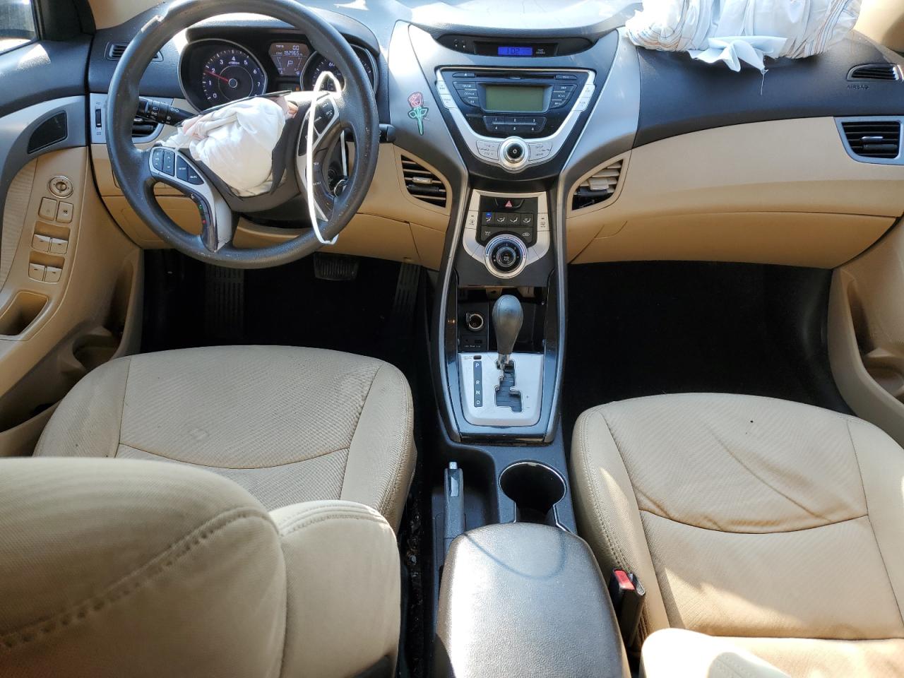 Hyundai Elantra gl 2012