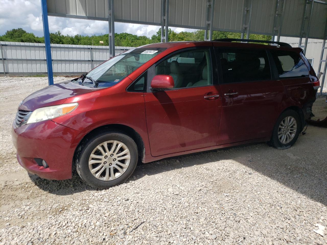 TOYOTA SIENNA XLE