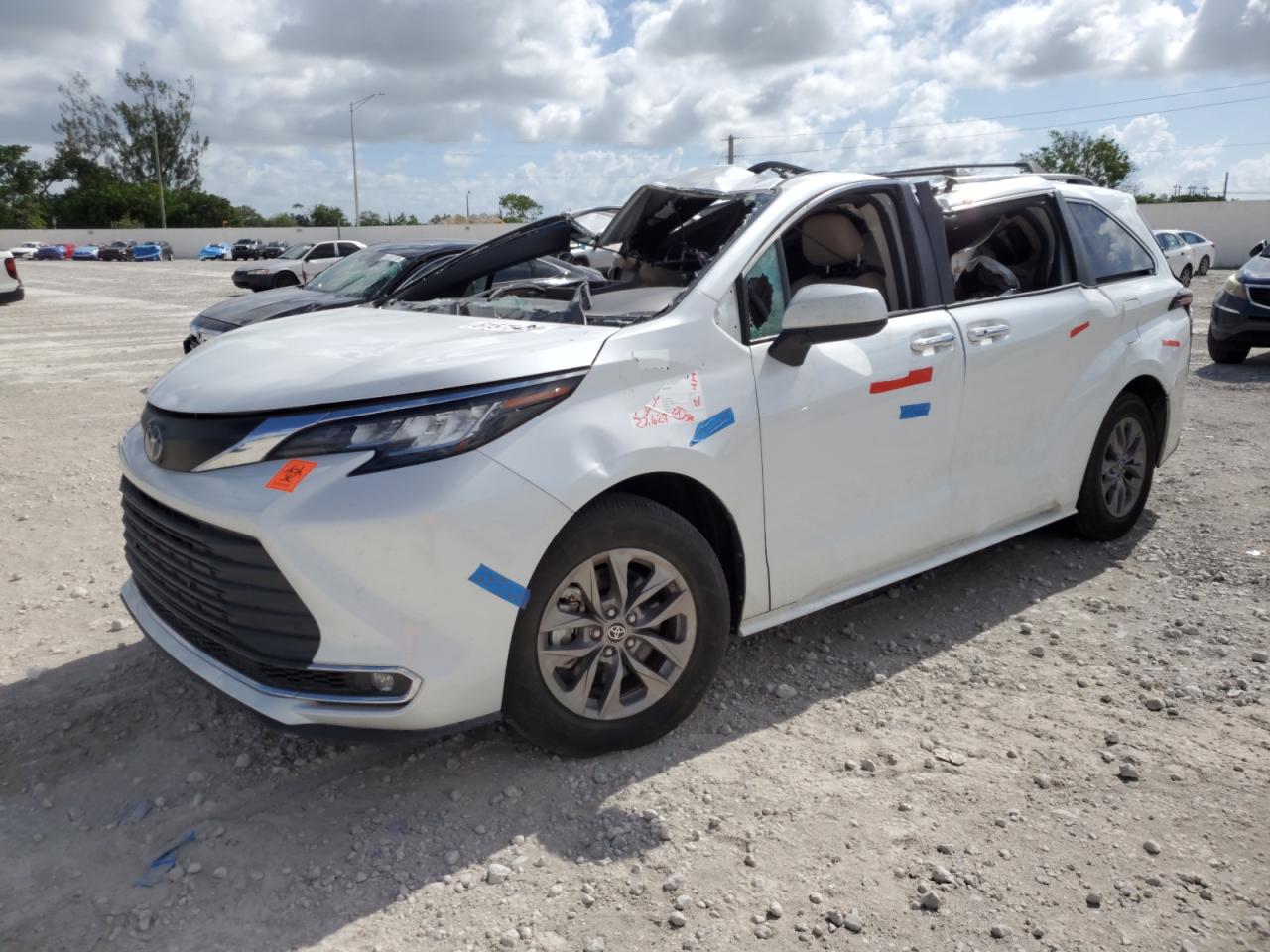 TOYOTA SIENNA XLE